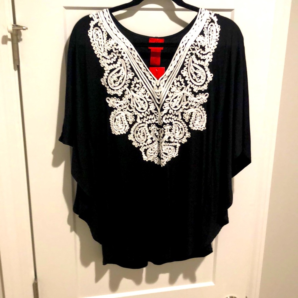Women’s V Cristina black top, M
